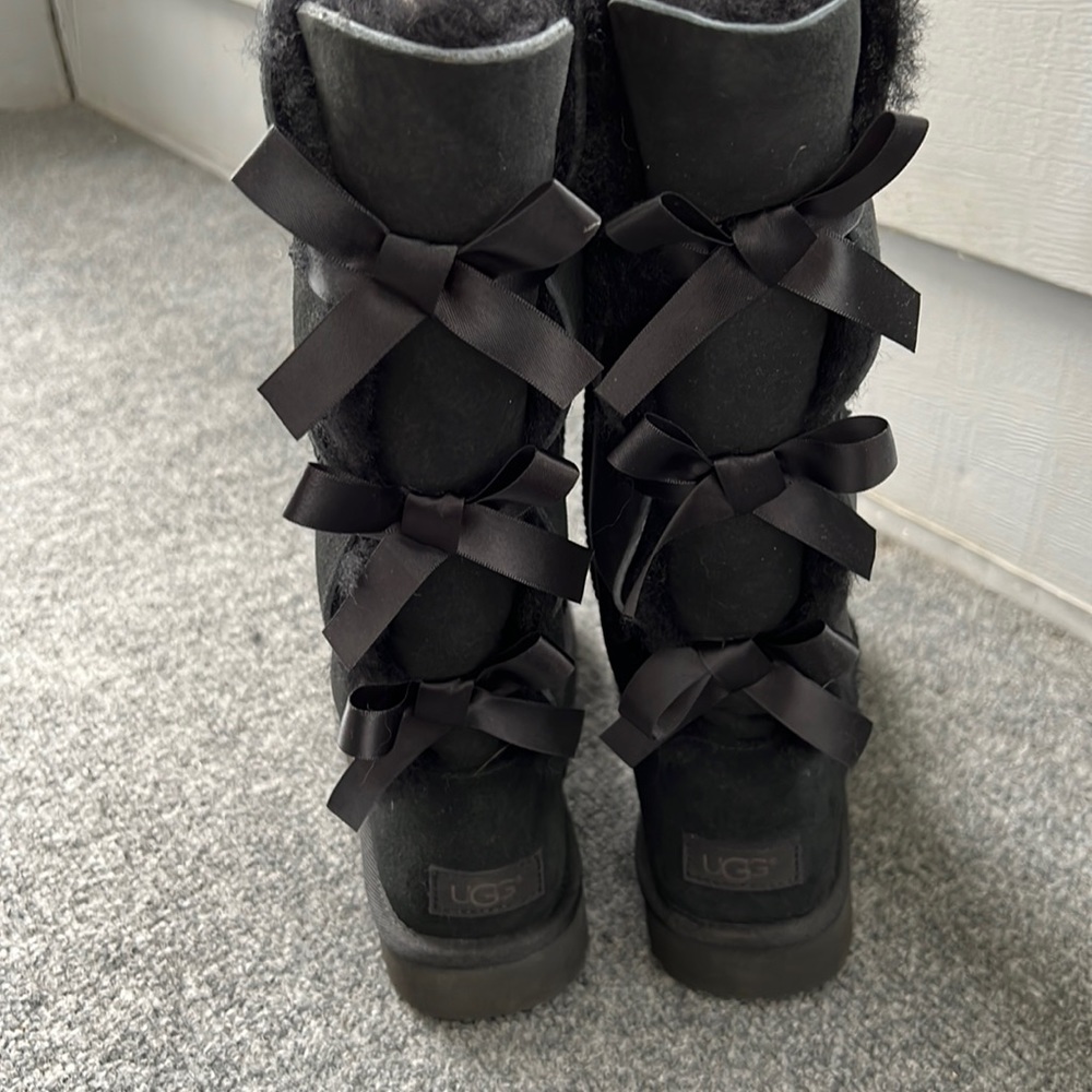 Black Bailey 3 bowed UGG